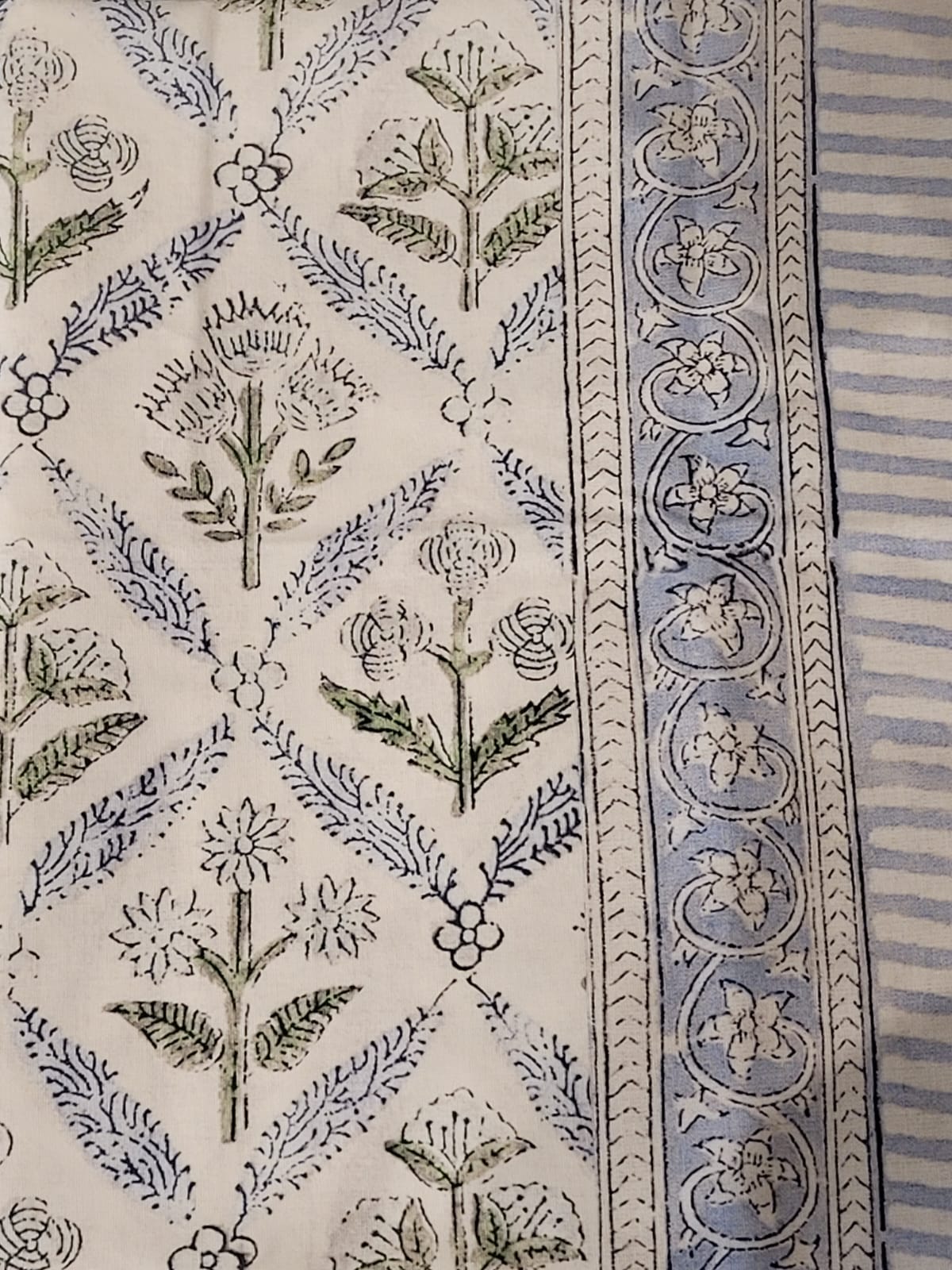 WHITE CARNATION WITH BLUE LEAVES TABLE CLOTH 140CM*140CM