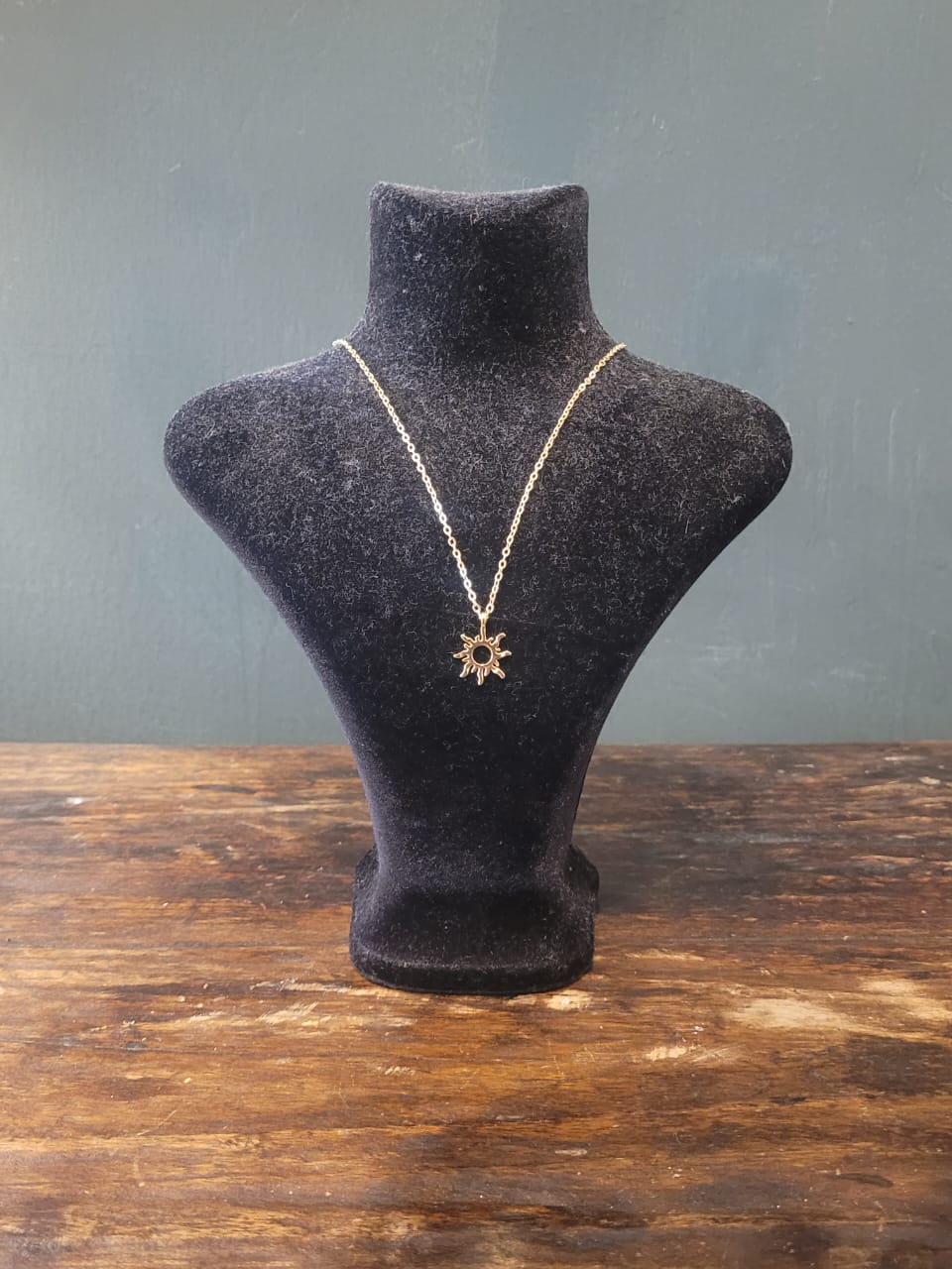 Br Gold sun necklace
