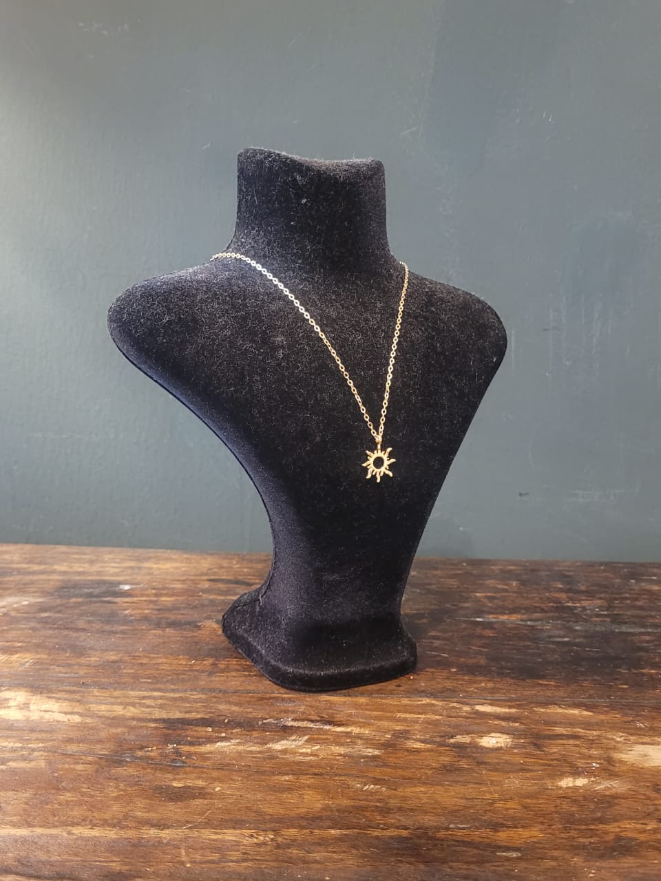 Br Gold sun necklace