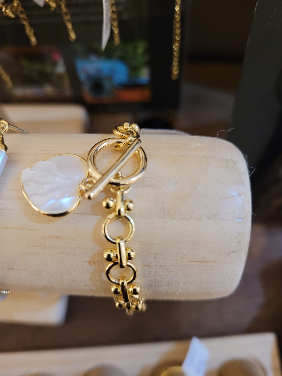 Estones ESB036-NM carved mother of pearl bracelet