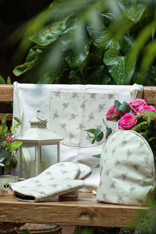 Oatmeal Bee print apron