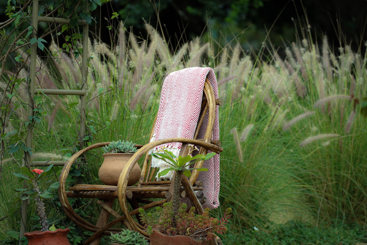 LUXURY REVERSIBLE DIAMOND RED THROW
