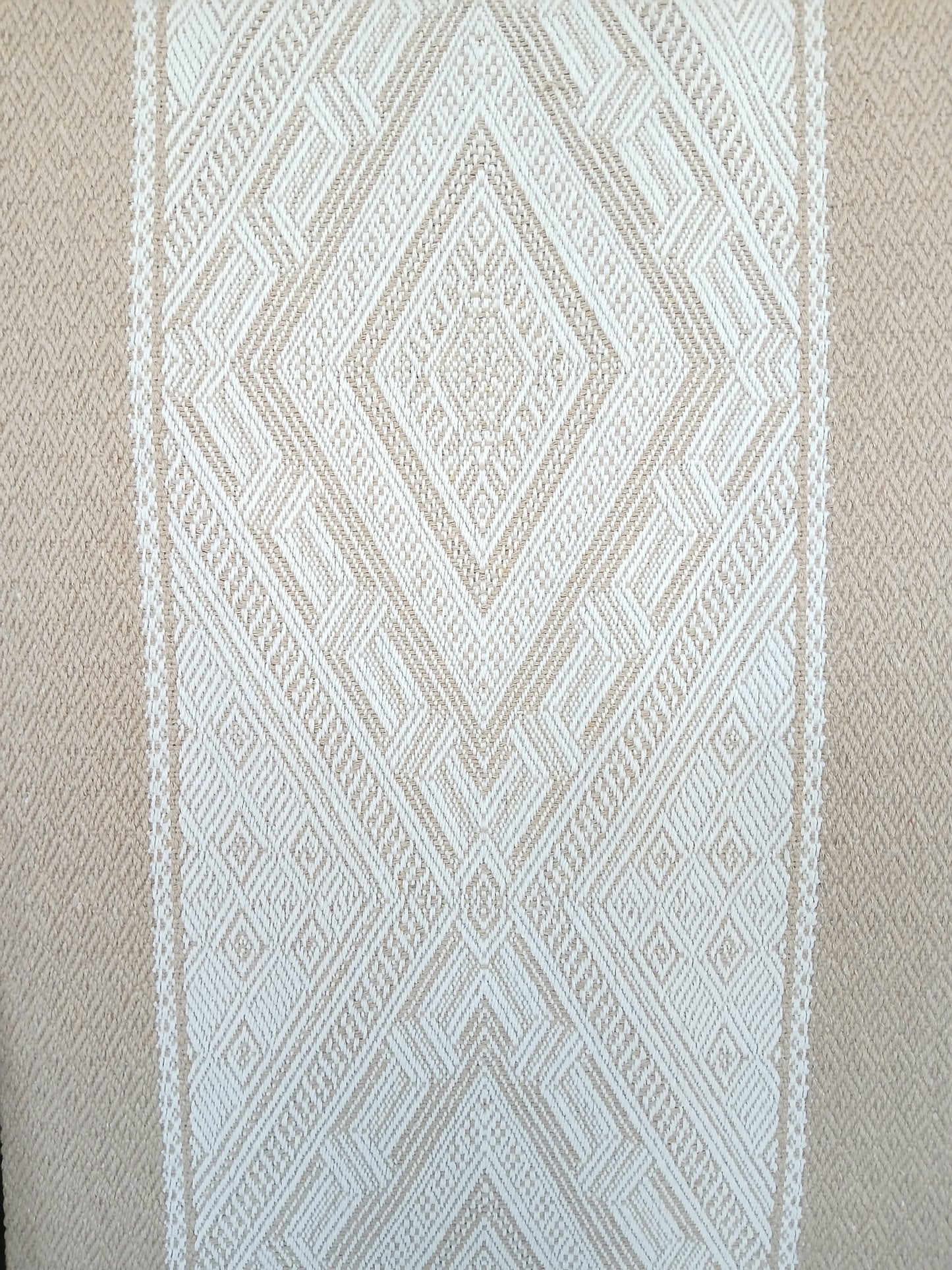 BR TABLE RUNNER