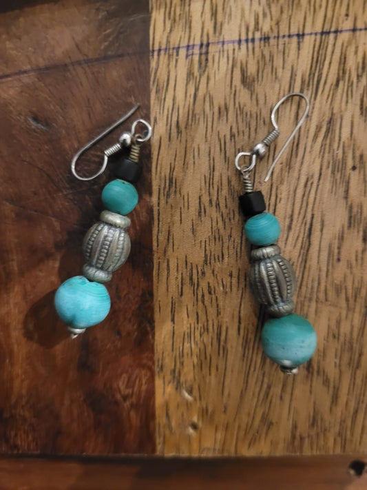 Br green bead/silver earring