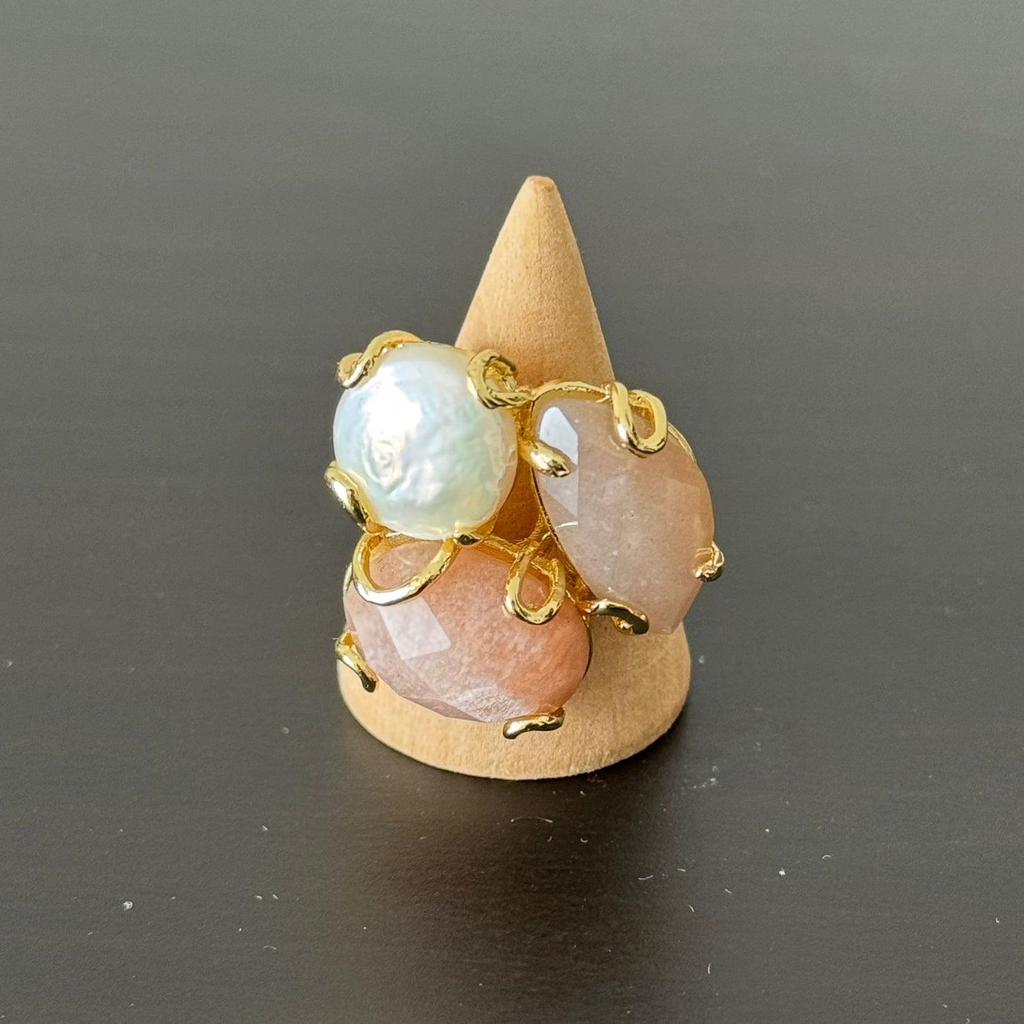 estones esr153 baroque pearl & sunstone ring