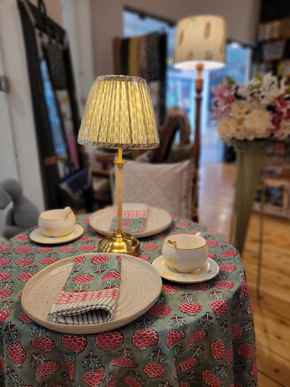 BR BRASS LAMP WITH LAMPSHADE