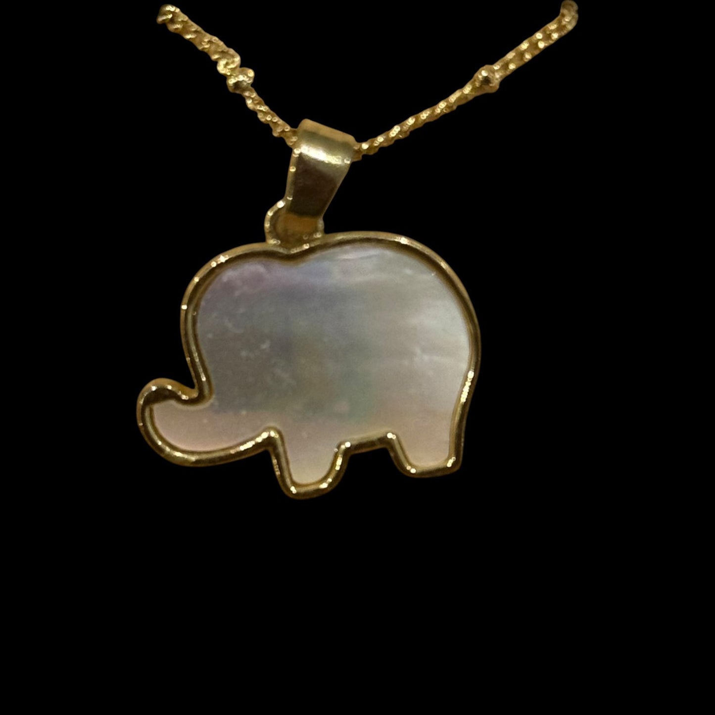esc248 mother of pearl elephant pendant