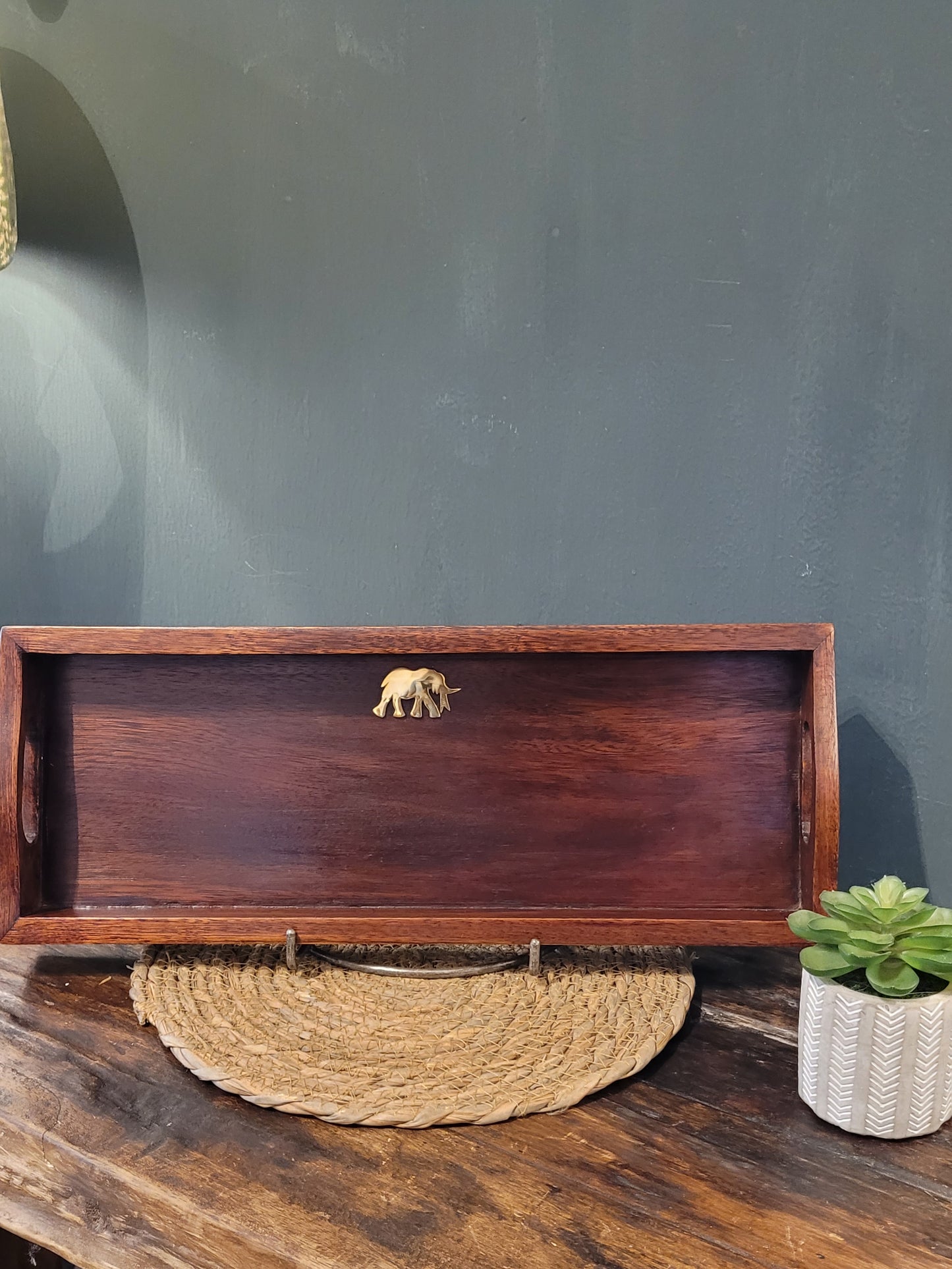 BR WOODEN MUG TRAY WITH BRASS