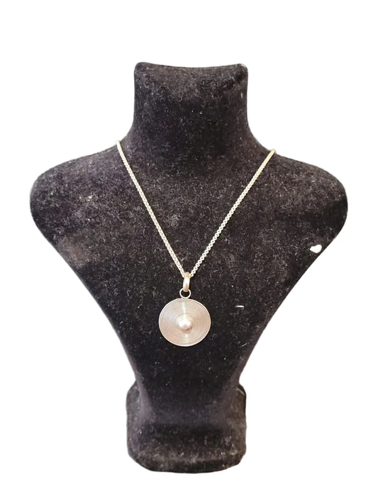 Silver round pendant and chain