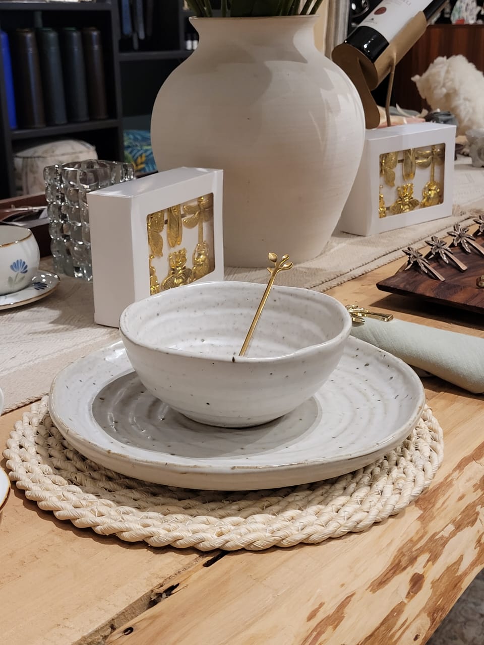 Br rustic cream bowl