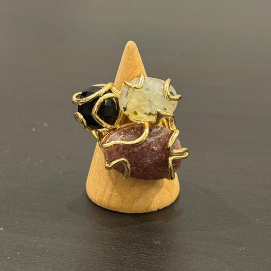 estones esr189 strawberry quartz, black onyx & prehnite ring
